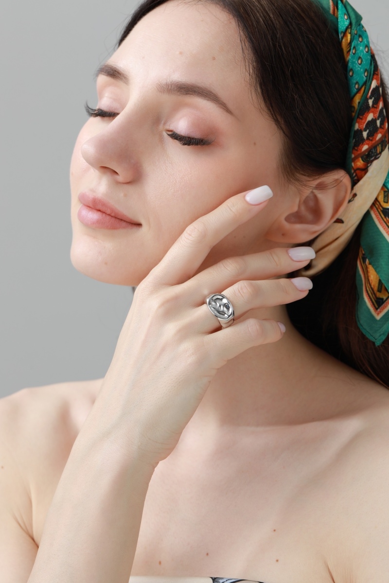 Architectural knuckle ring   minimalist open design