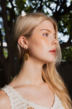 Wood Accent Straw Dangle Earrings – Elegant Design