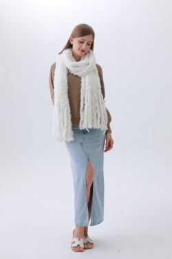 Boucle Knit Scarf – Plush Fringe & Cozy Style