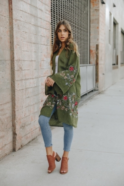 Floral Kimono Cardigan – Elegant Layering Piece for Any Outfit