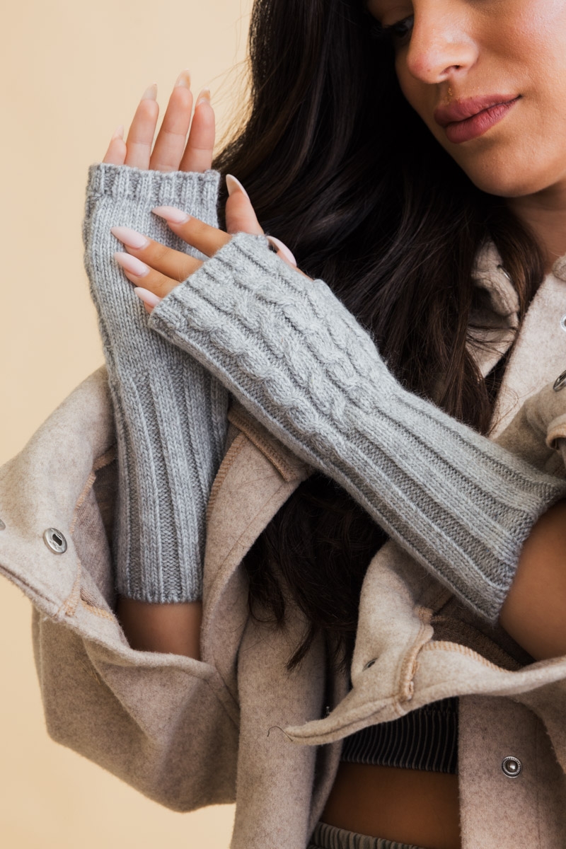 Cable Knit Fingerless Gloves in Gray color for texting