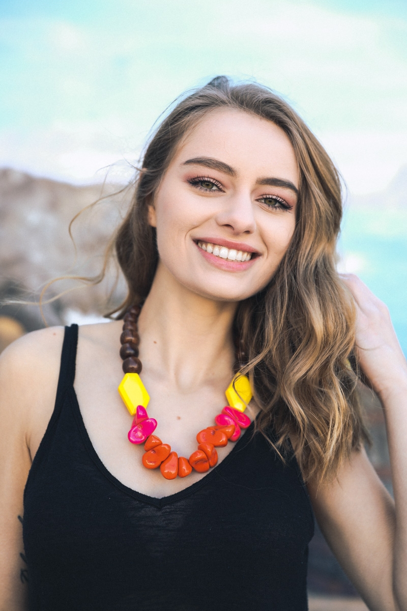 Packs of 3 neon wood statement necklace wholesale