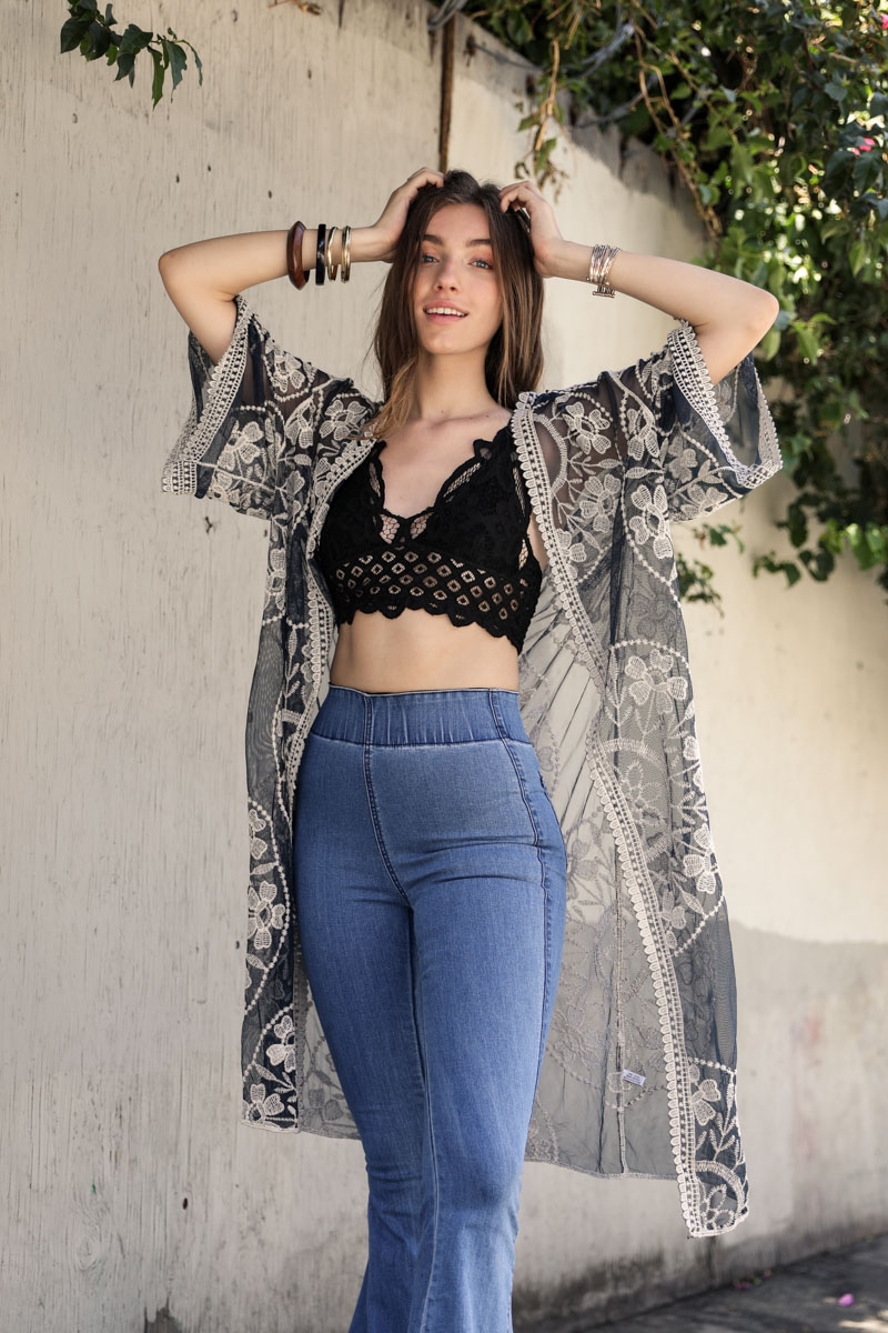 Discover the sophistication of our contrast mesh cotton lace kimono 2
