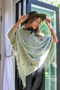 Scallop Lace Knit Poncho – Elegant Lace Detail 🌿✨