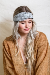 Lightweight Paisley Twist Headband – Fashionable Hair Accessory 