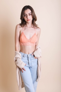 Ribbed T-Back Lace Bralette – Soft & Fashionable