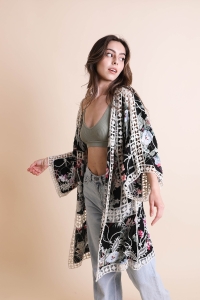 Stylish Heirloom Kimono – Perfect for Casual and Formal Looks 