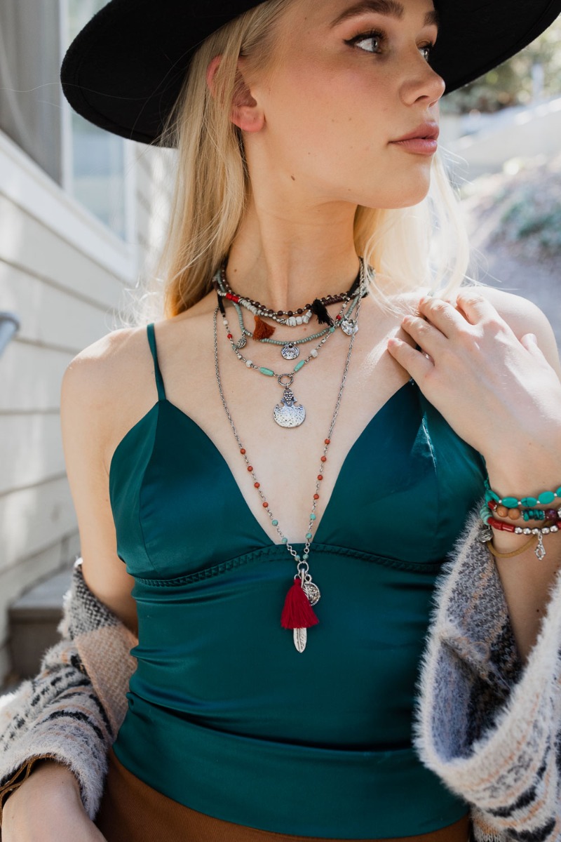 feather fringe multi layered neckalce